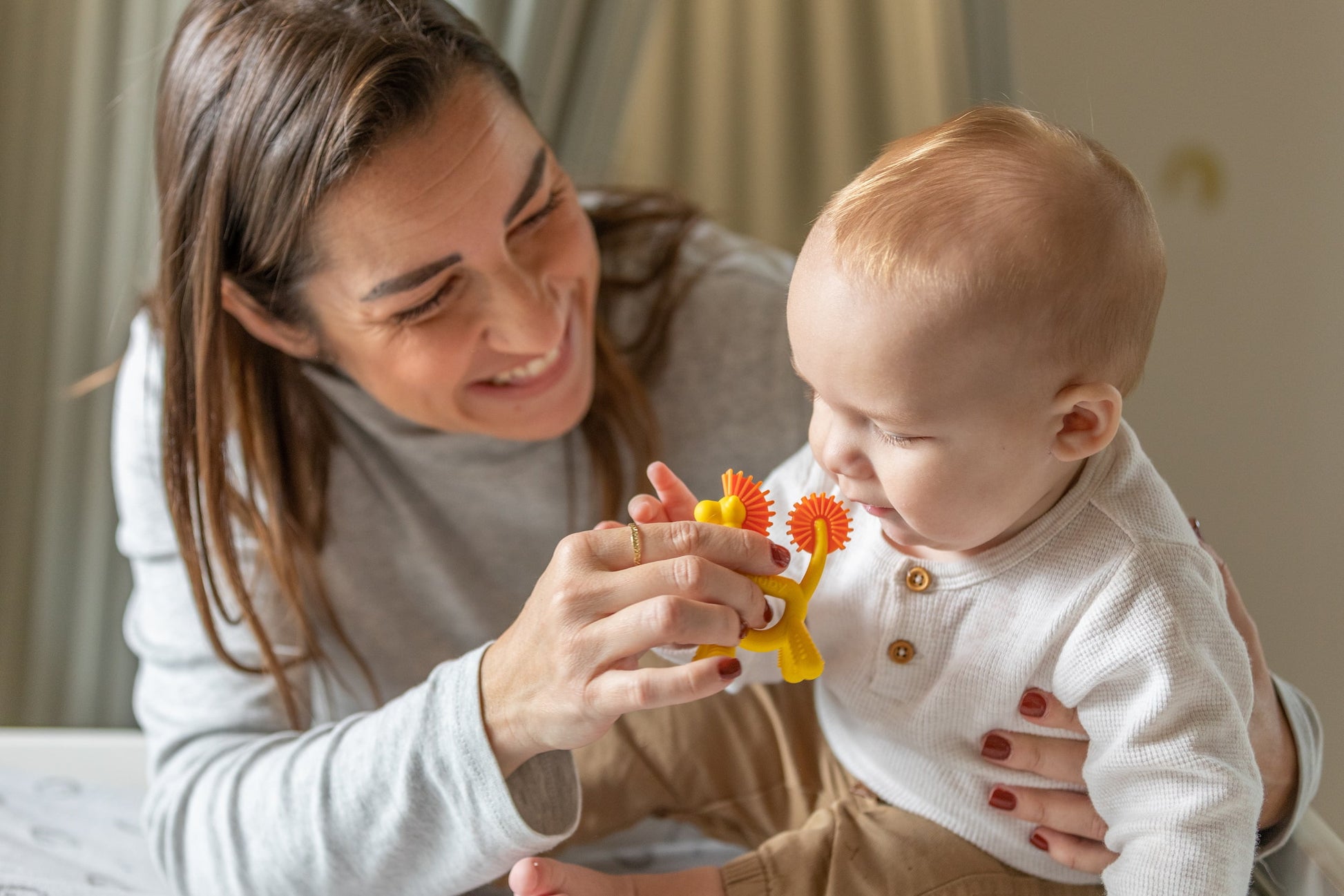 Geo Zoos Massaging Teether for Babies, Giraffe Design
