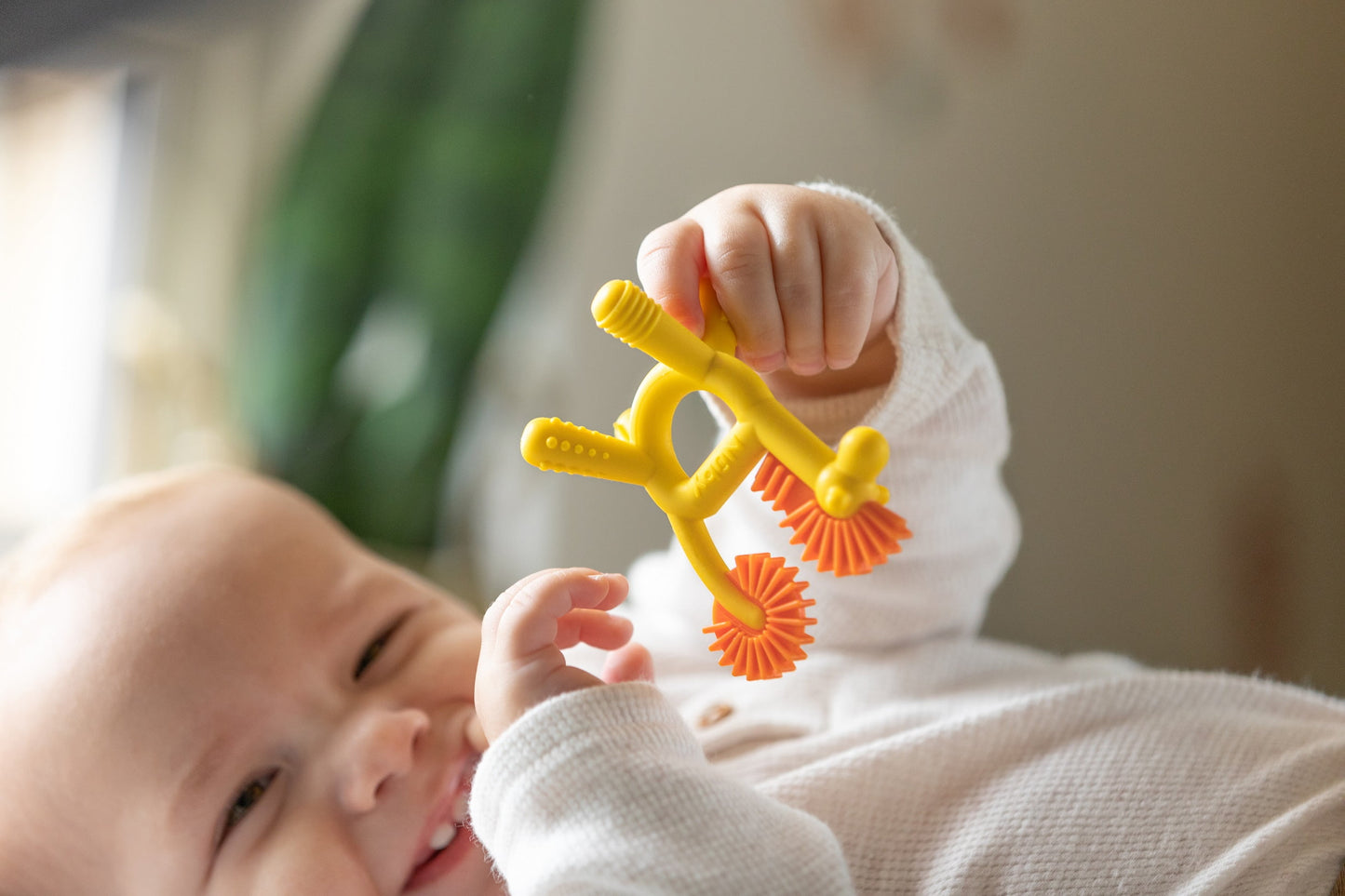 Geo Zoos Massaging Teether for Babies, Giraffe Design
