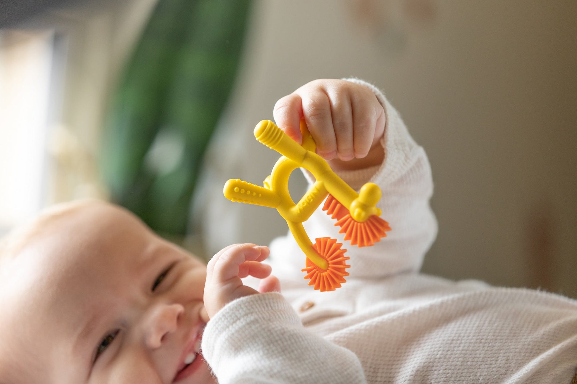 Geo Zoos Massaging Teether for Babies, Giraffe Design